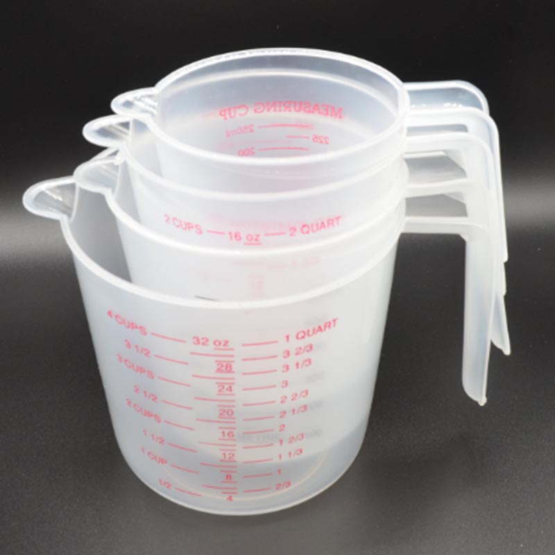 プラスチック製の測定カップセット成形