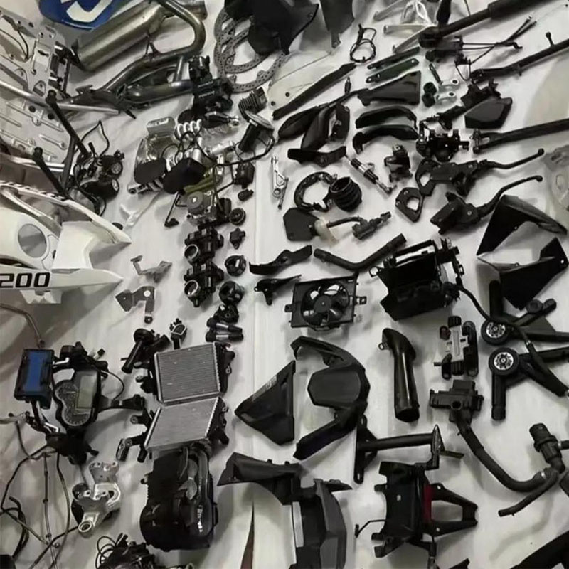 プラスチックバイクパーツ新規成型