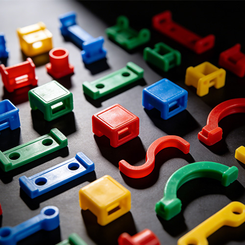 小型プラスチック部品成形